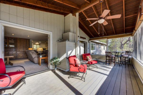 Mountain Views Abound When You Visit Sue's Deer Retreat, Enjoy 3 4 Acres of Space Plus a Fully-Screened Back Deck Perfect for Relaxing! home